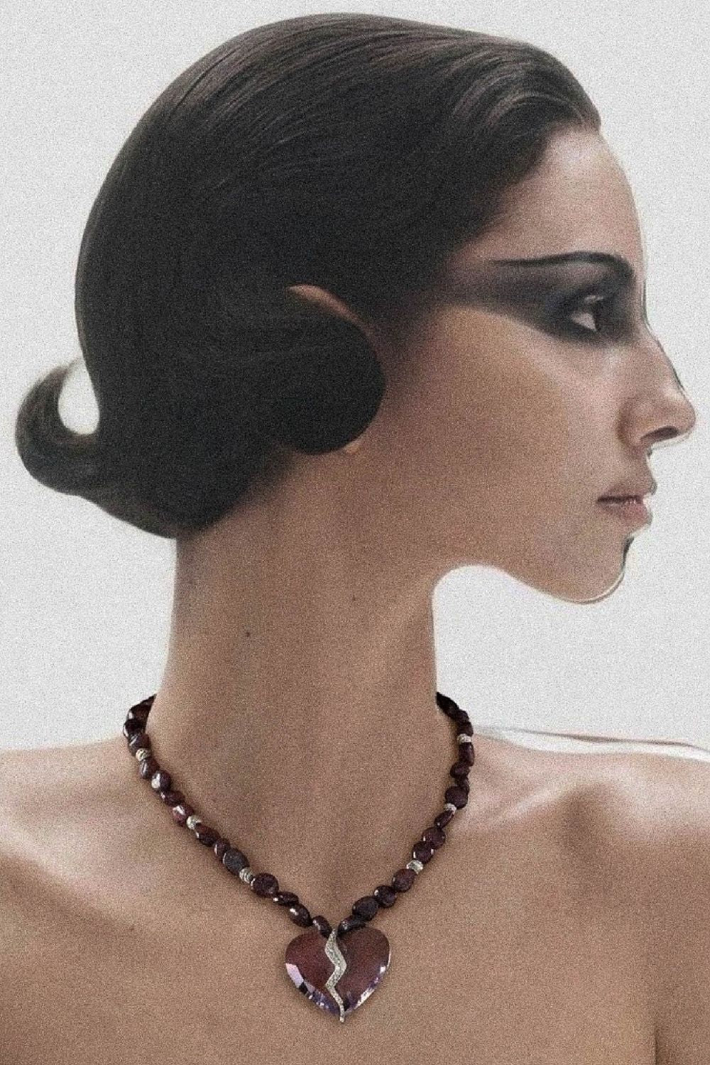 zarif ve ince tasarımlı kalp kolye