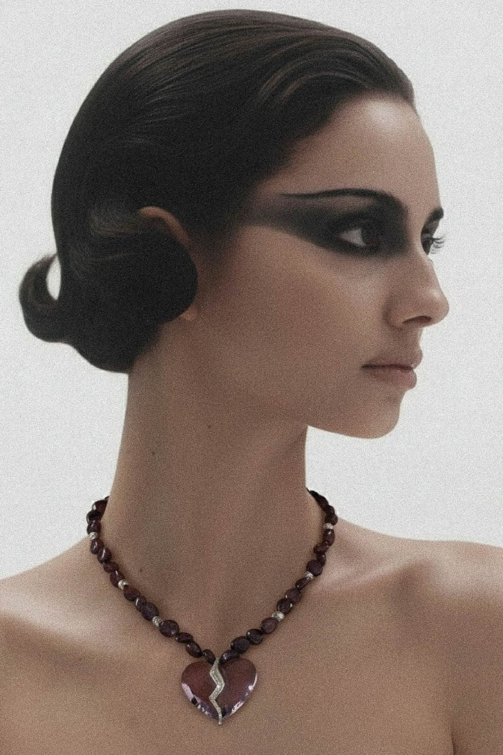 kırmızı taşlı kalp kolye modeli