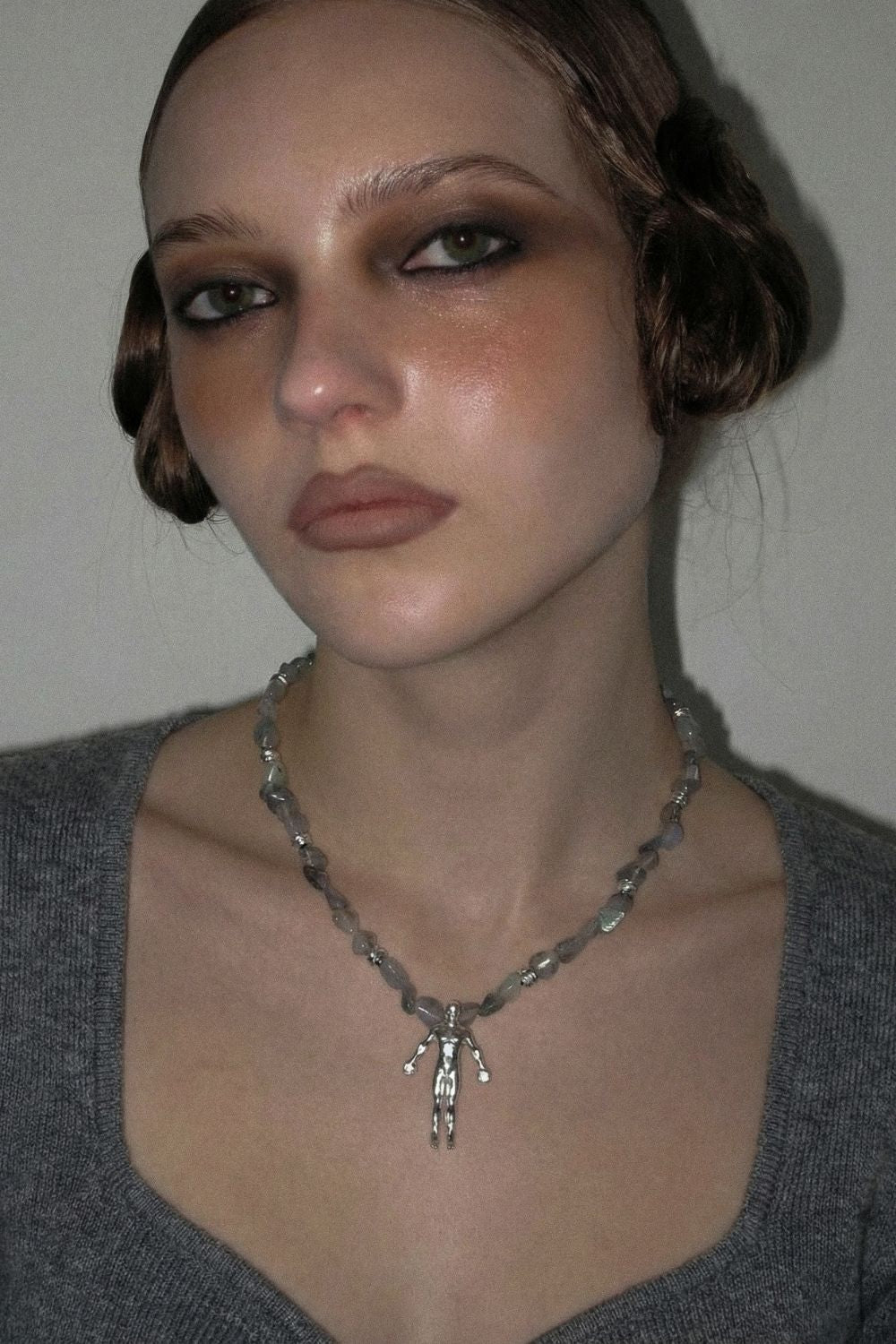 zarif ve ince tasarımlı labradorit kolye