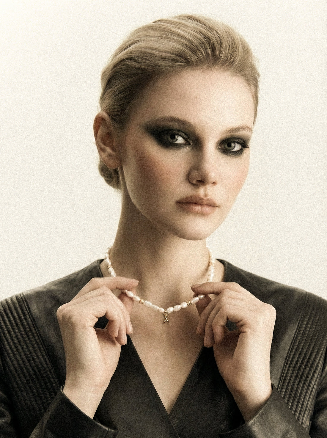 Ay taşı dişil enerji kolye