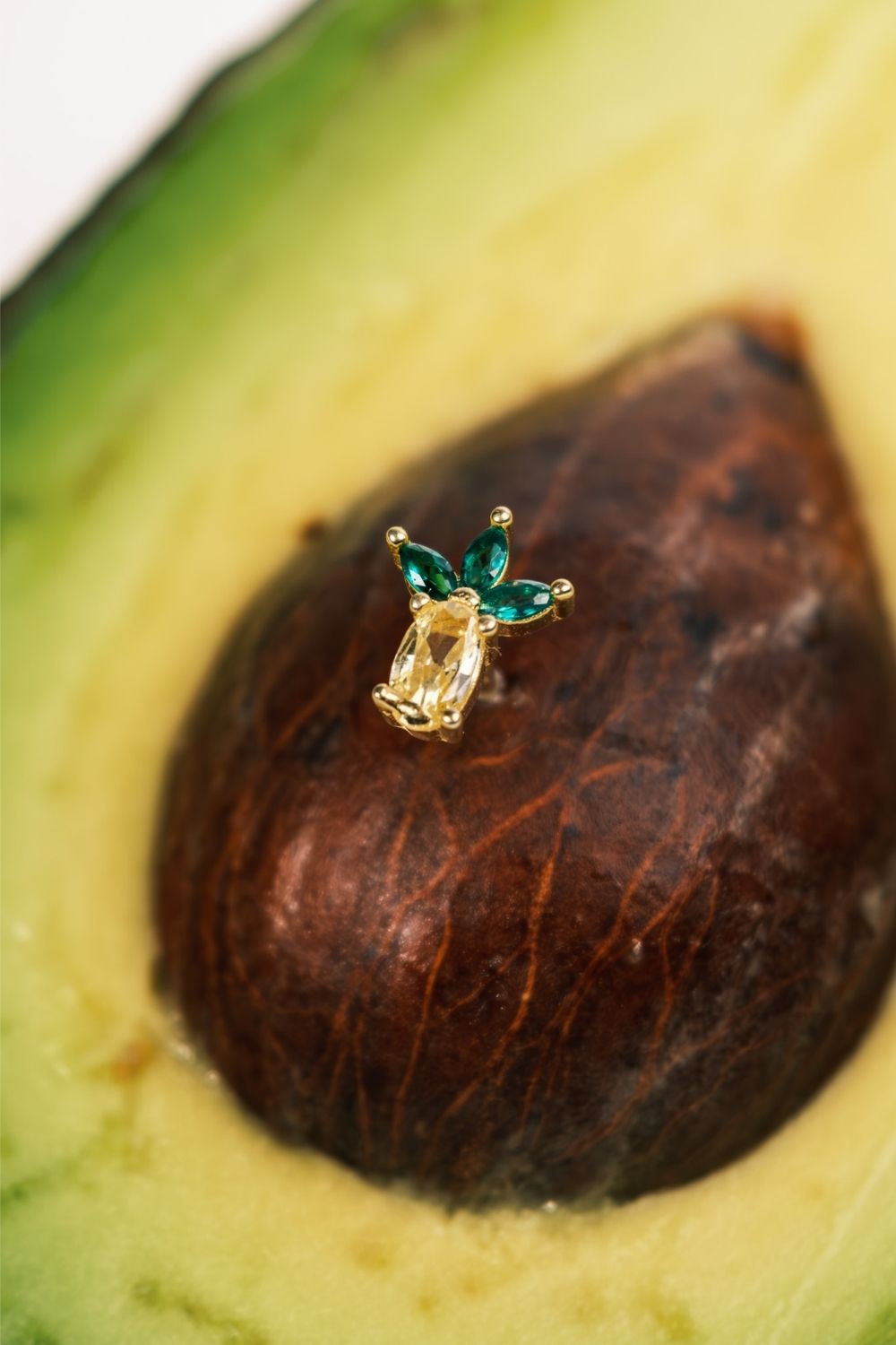18K altın kaplama ananas küpe detay görünümü