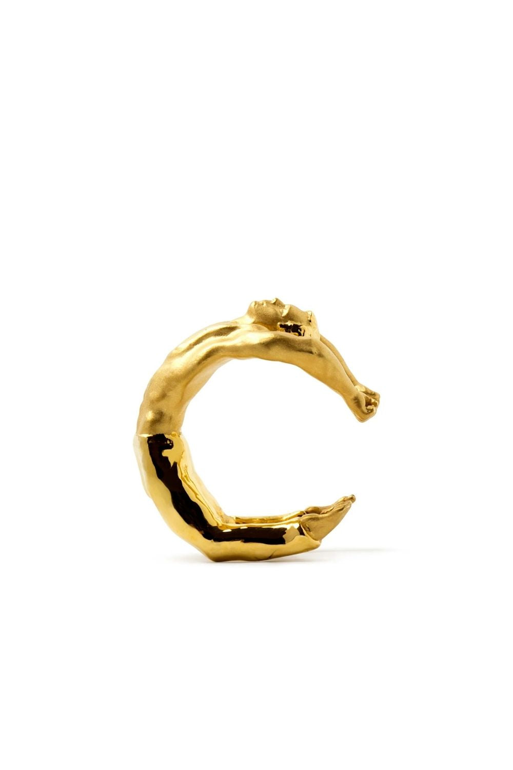Heykelsi form detaylı Atlas earcuff görünümü
