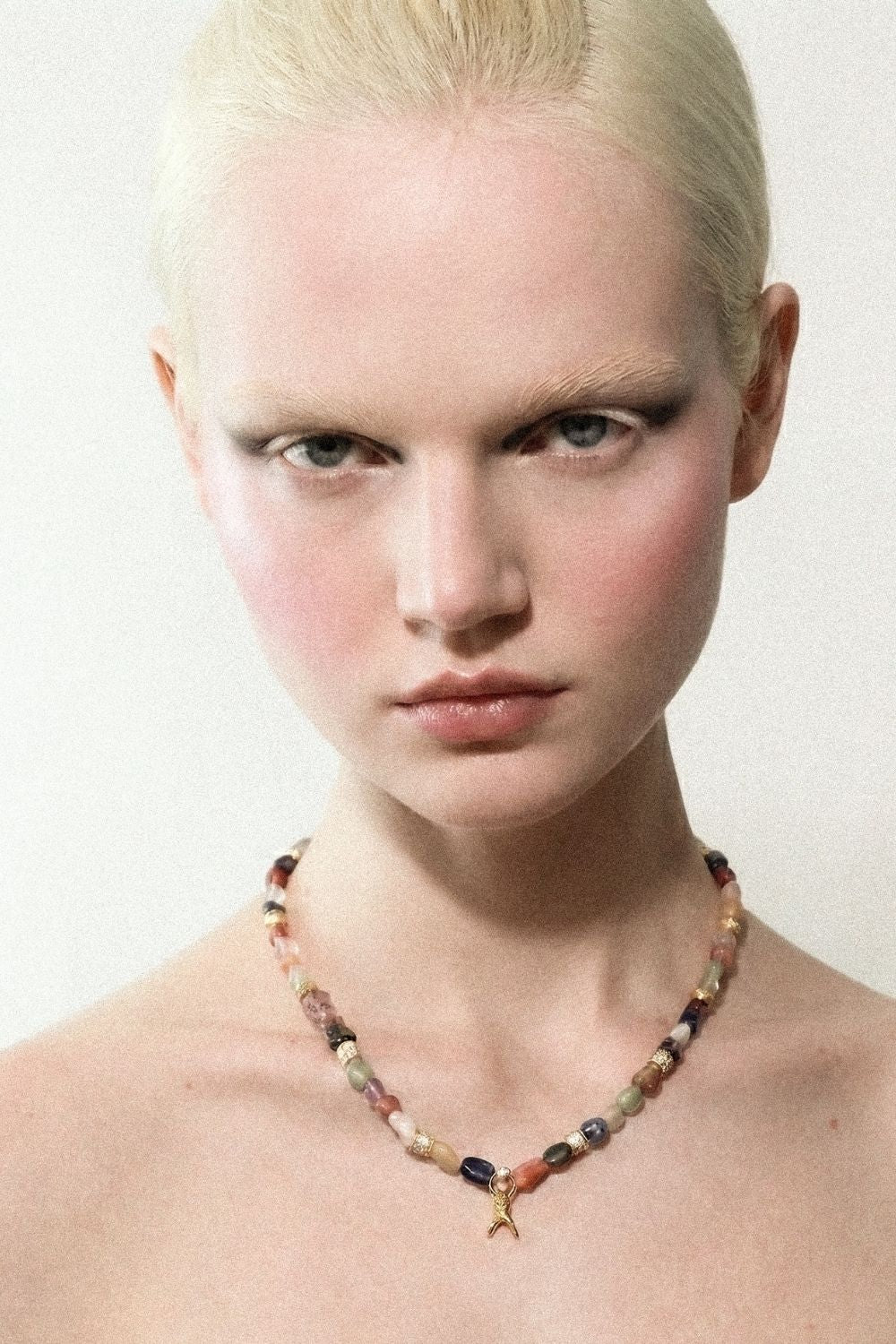 doğal taşlardan oluşan çakra kolyesi