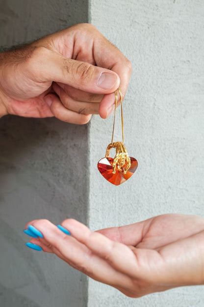 Zarif Swarovski taşlı Mr Lovely kolye görünümü